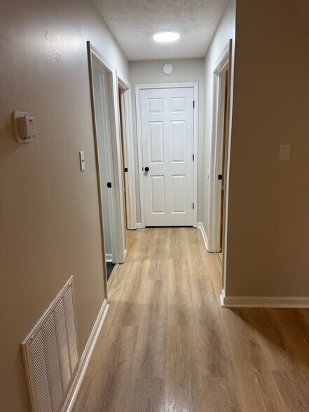 Building Photo - 135 Anzie Way