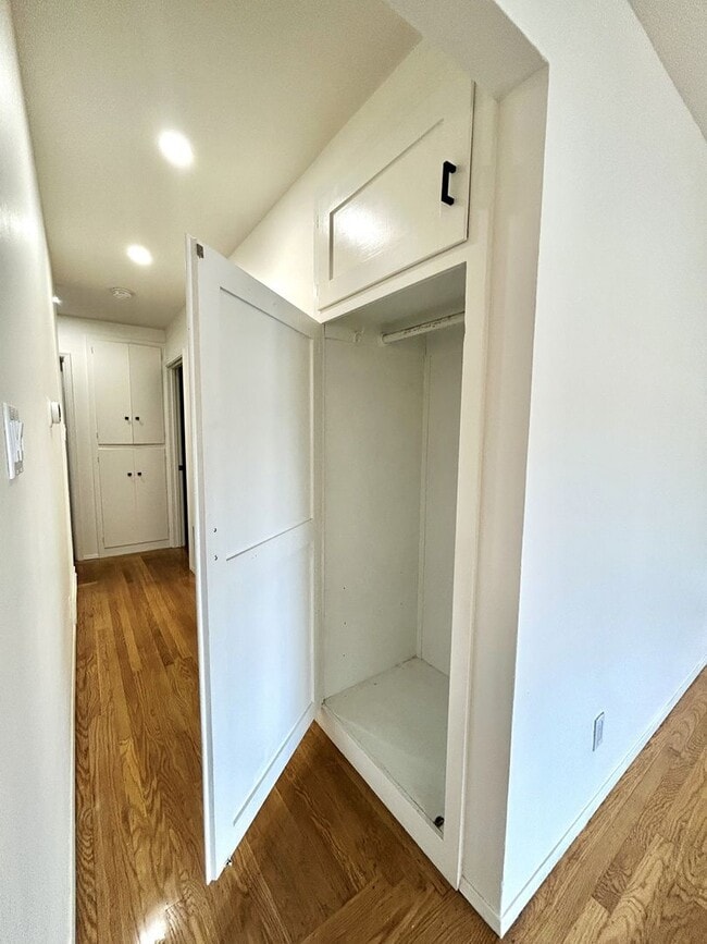 Building Photo - Beautifully Remodeled 3 Bed/1 Bath Home with Fenced Backyard Available NOW!