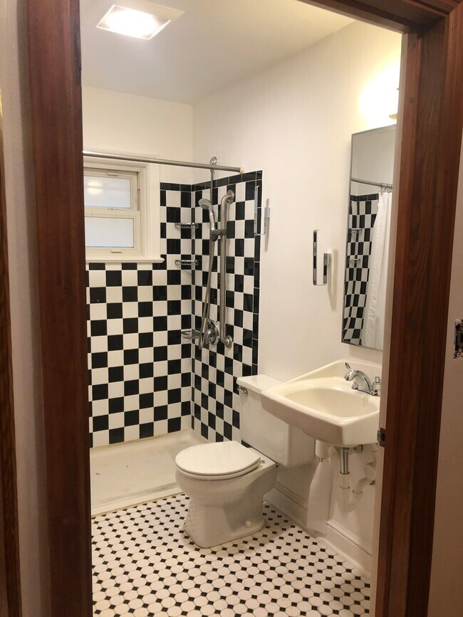 Bathroom - 2792 Colonial Ave SW