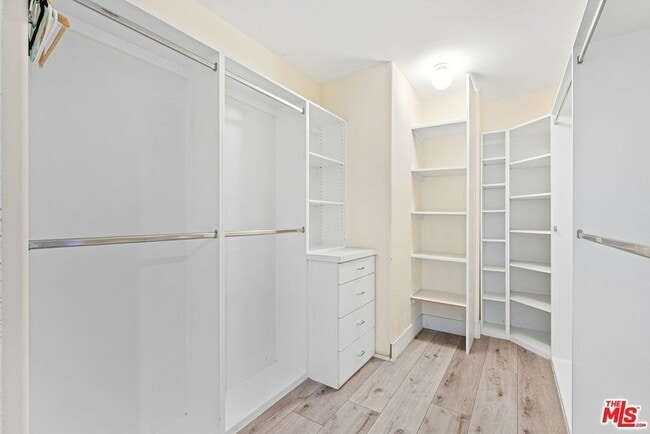 Building Photo - 15123 Greenleaf St