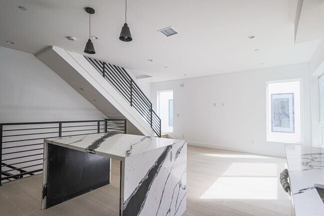 Building Photo - NEW CONSTRUCTION LUXURY 4 BED TOWNHOMES WITH ROOF DECKS