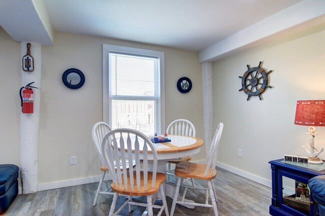 Building Photo - 1300 Eleventh Street-SI ID1023200P