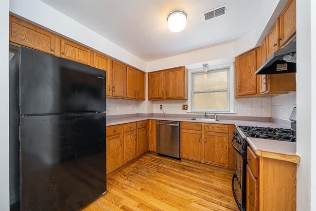 Building Photo - 38 W 20th St