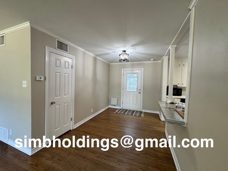 Building Photo - 337 River Oaks St