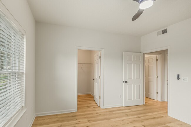 Building Photo - 2025 Woodmont Blvd