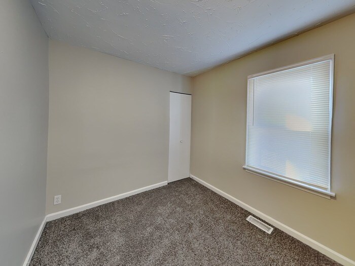 Building Photo - 2219 Whalen Ave