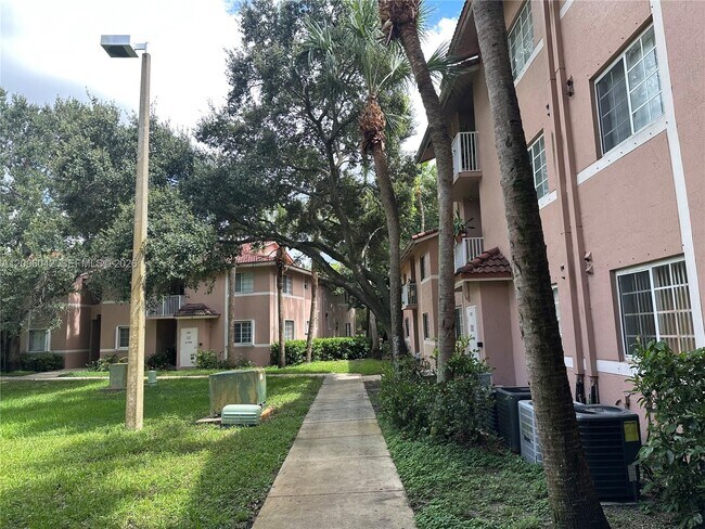 Building Photo - 3241 Sabal Palm Manor