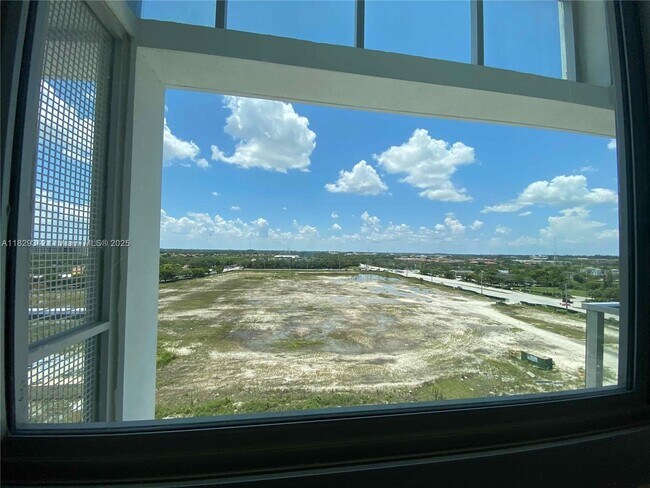 Building Photo - 2000 Metropica Wy
