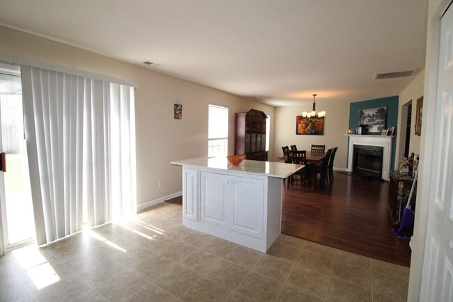 Building Photo - 1724 Polaris Dr
