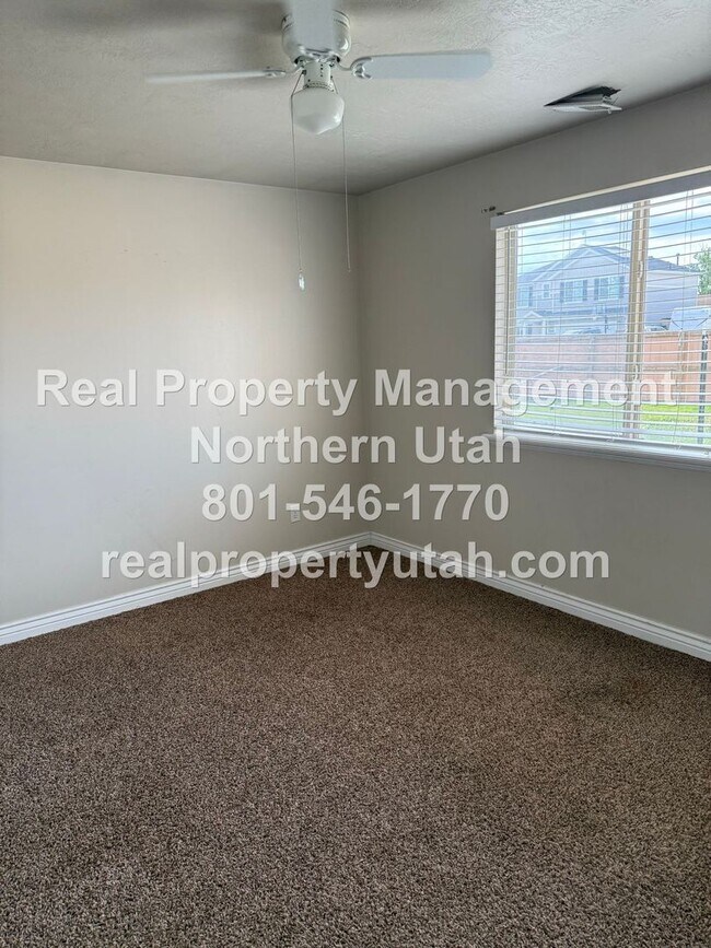 Building Photo - 3 Bedroom 2 Bath Home Now Available!
