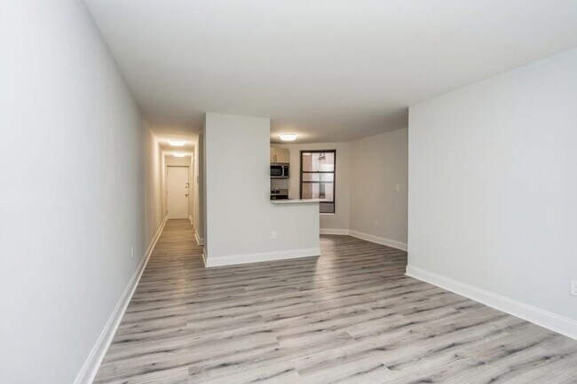 Building Photo - 269 Varick St