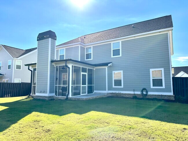 Building Photo - 2987 Rosewood Dr