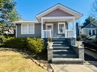 Building Photo - 105 Moultrie St