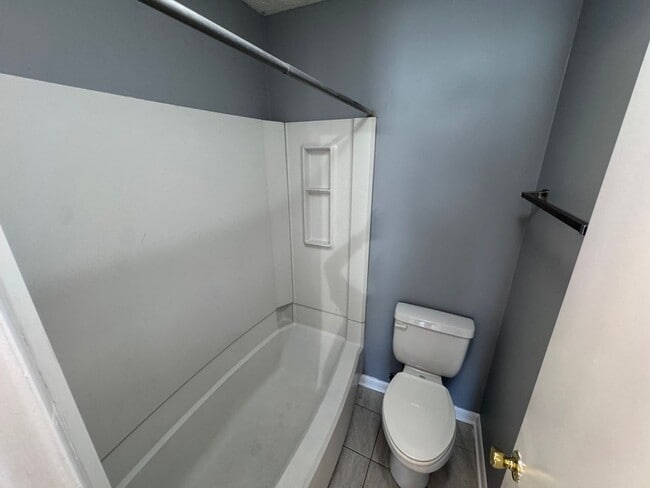 Building Photo - 2 bedroom/2.5 bath in Brentwood (Nipper's Corner) Apply-your application fee will be credited to ...