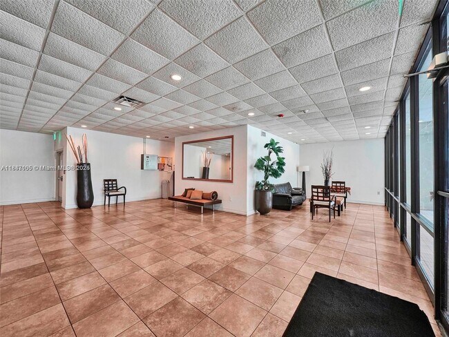 Building Photo - 6900 Bay Dr