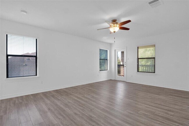 Building Photo - 10217 English Oak Dr