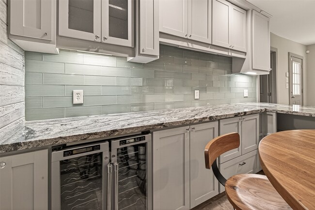 Building Photo - 717 W 30th St