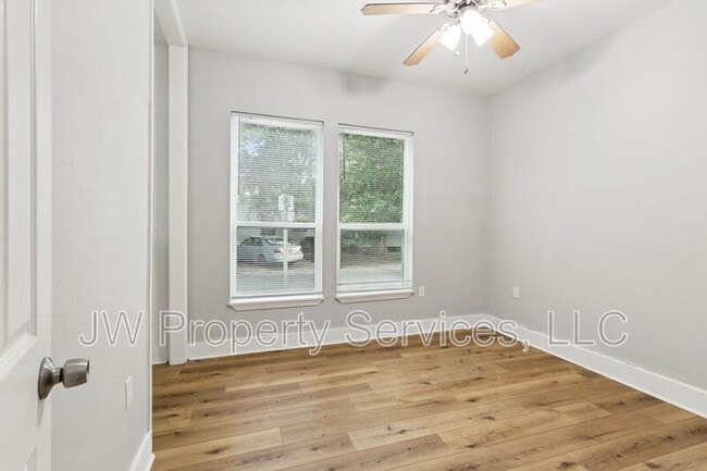Building Photo - 3701 Derbigny St