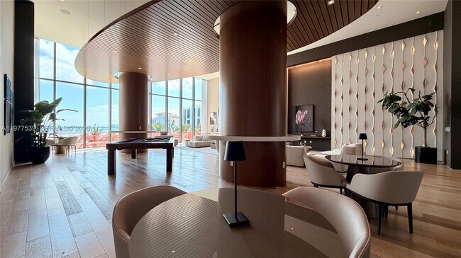 Building Photo - 460 NE 28th St