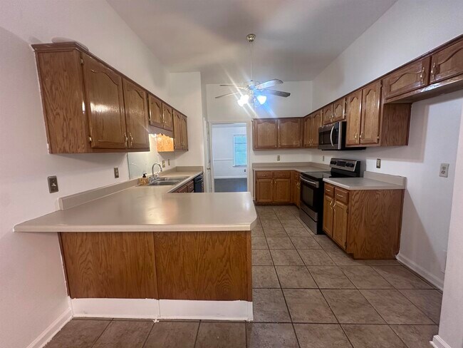 Building Photo - 8305 Crimson Creek Dr