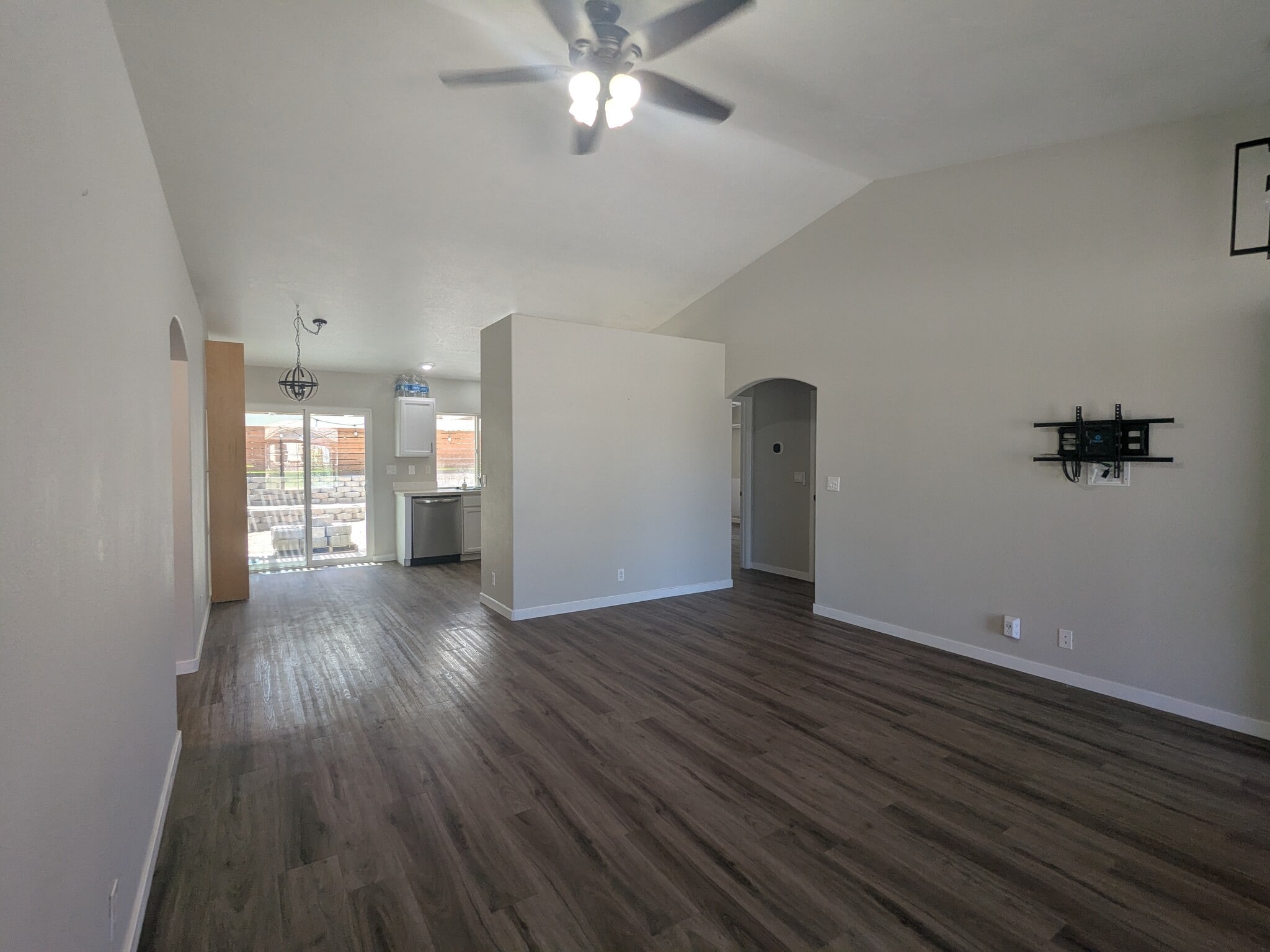 Building Photo - 535 Sawtooth St