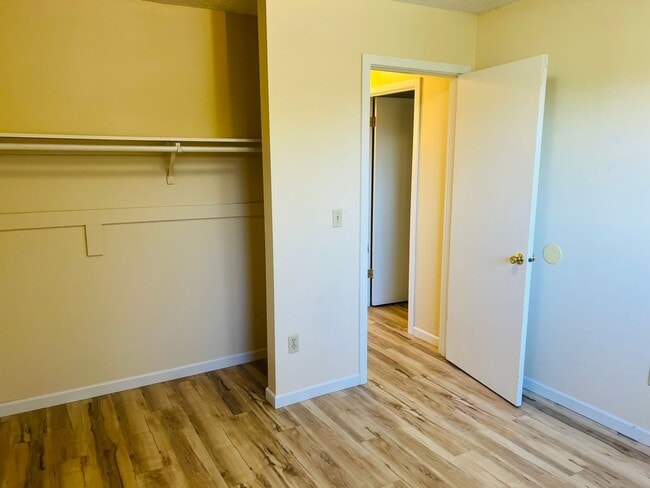 Building Photo - 2Bed/1Bath Second Floor Apartment in Brooklyn Neighborhood