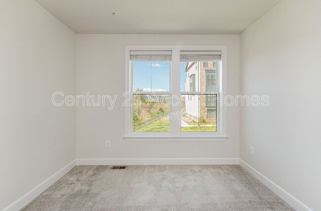 Building Photo - 43347 Goshen Run Sq