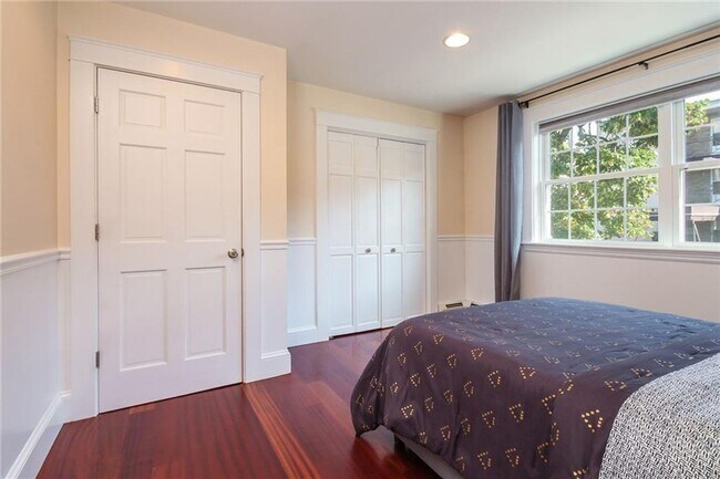 Building Photo - **Providence/ Eastside Fox Point - 2 bed 2...