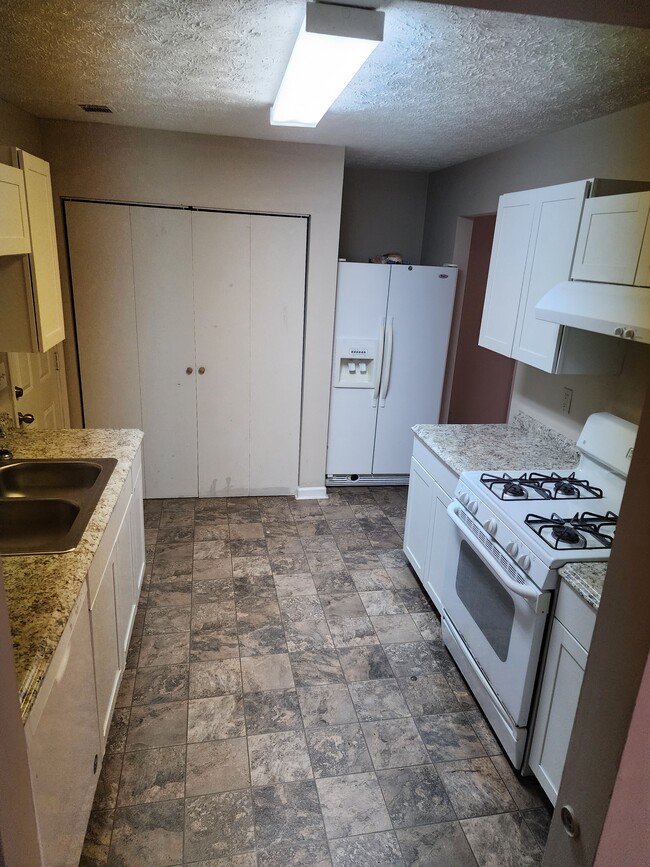 Building Photo - 2732 Holly Berry Dr
