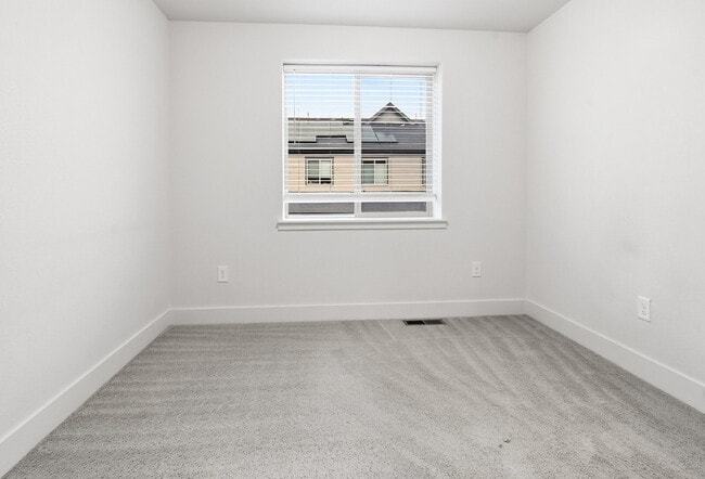 Building Photo - $2,645.95, 3 bed, 2.5 bath end unit located in Aurora with a washer and dryer.