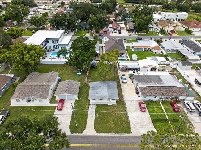 Building Photo - 7508 N Thatcher Ave