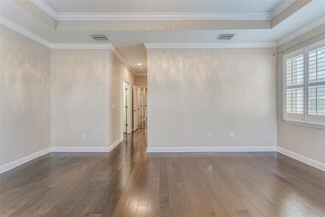 Building Photo - 213 S Westland Ave