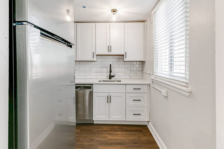 Building Photo - 1666 Detroit St