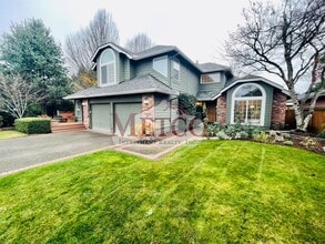 Building Photo - Beautiful 4 bedroom, 3 Bath House in Desirable Gilham Neighborhood!