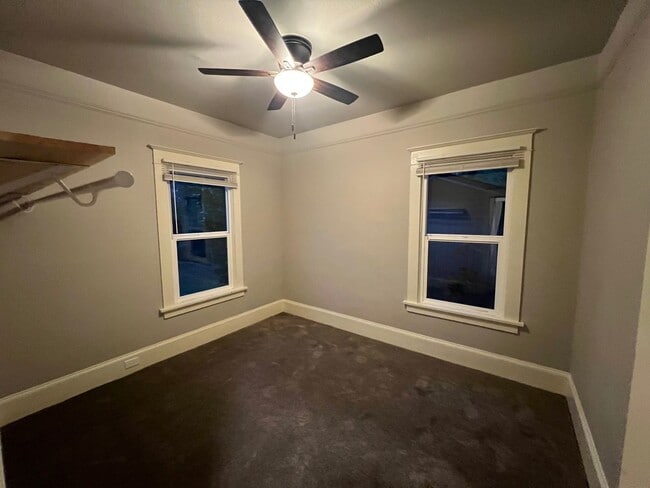 Building Photo - 305 SE Everett St