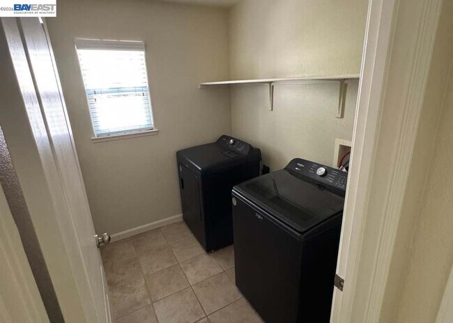 Building Photo - 17359 Stone Celler Way