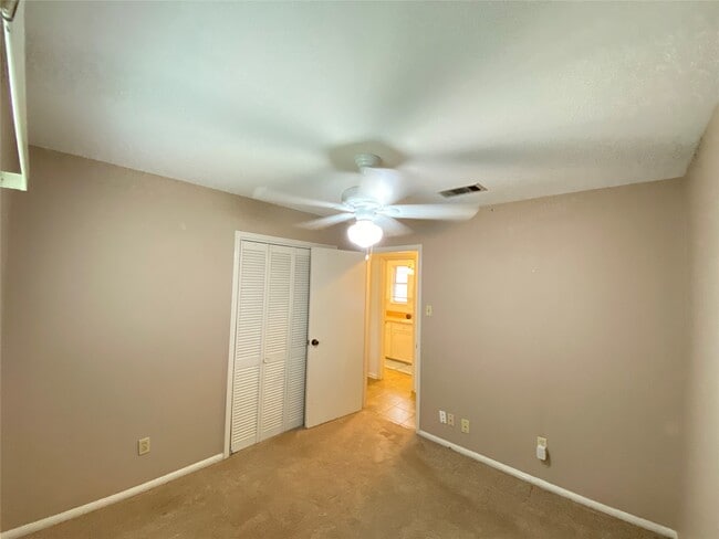 Building Photo - 2233 Ripple Creek Dr