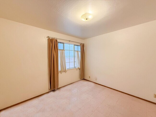 Building Photo - 725 Harrison St