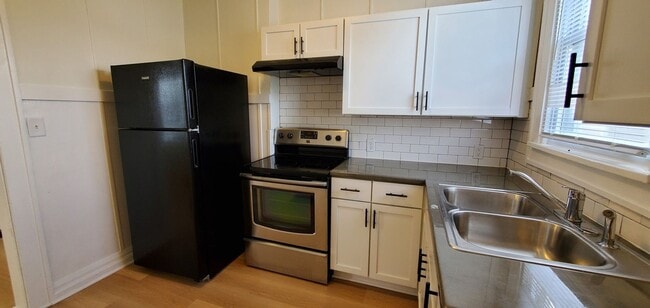 Building Photo - Updated 2 bedroom Townhouse - Garfield Park-South Neighborhood