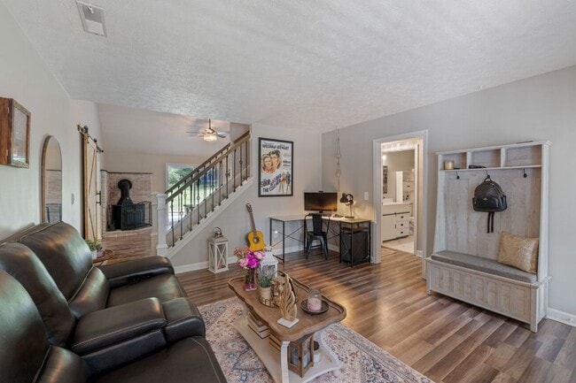 Building Photo - 3Bed/2Bath Lake Monticello Rental
