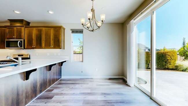 Building Photo - Rare Santa Rosa Four Bedroom house in Desi...