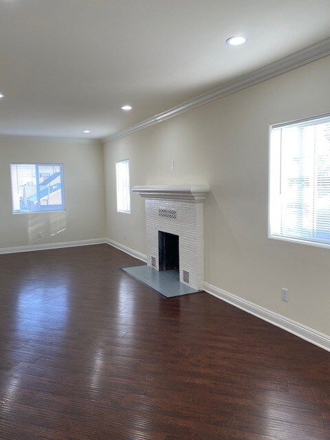 Building Photo - 1454 S Cloverdale Ave