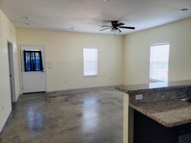 Building Photo - 312 Jasper Ln