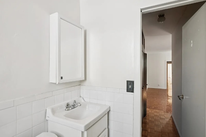 Building Photo - 323A E 89th St