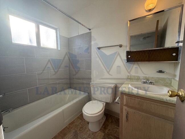 Building Photo - 1 Bed 1 Bath Apartment