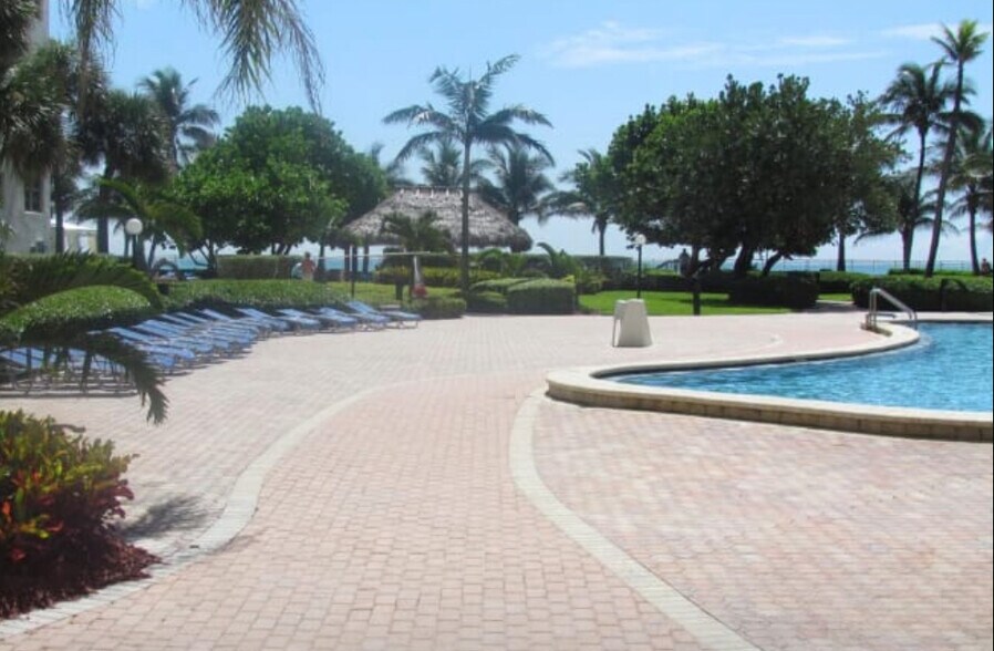Building Photo - 3001 S Ocean Dr
