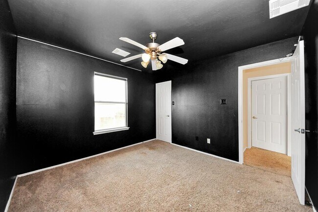 Building Photo - 2142 Vermillion Oak St