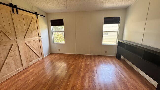 Building Photo - Deluxe Foxwood Farms Manufactored Home on Extra Large Lot