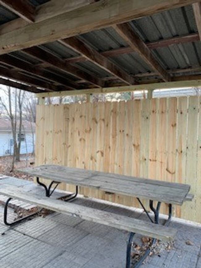 Building Photo - Large 3 BR 2 BA house w beautiful woodwork...
