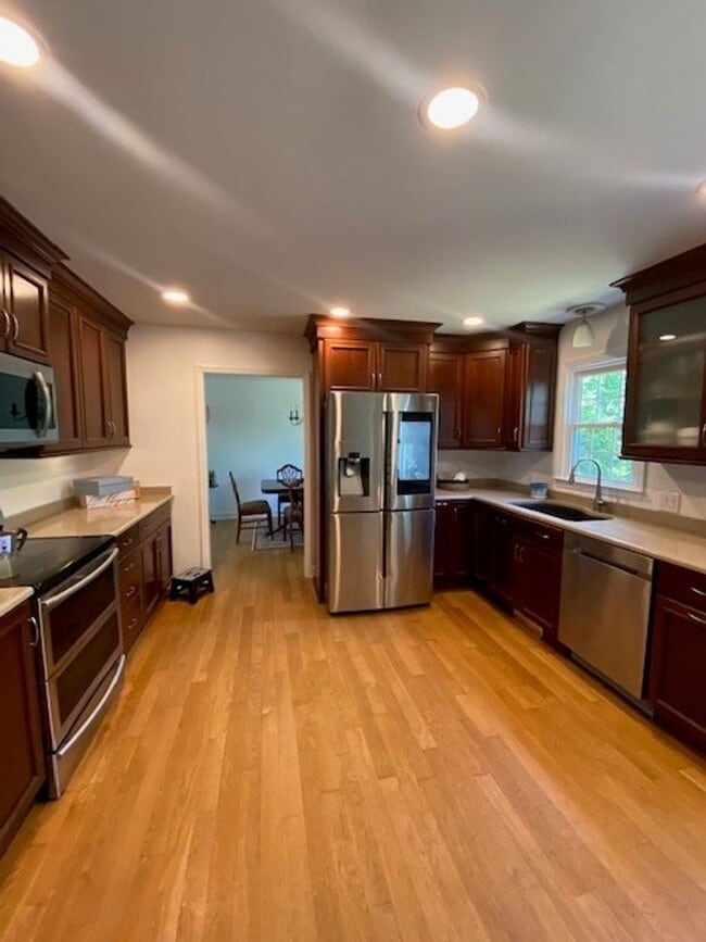 Building Photo - Welcome to this stunning fully furnished 4...